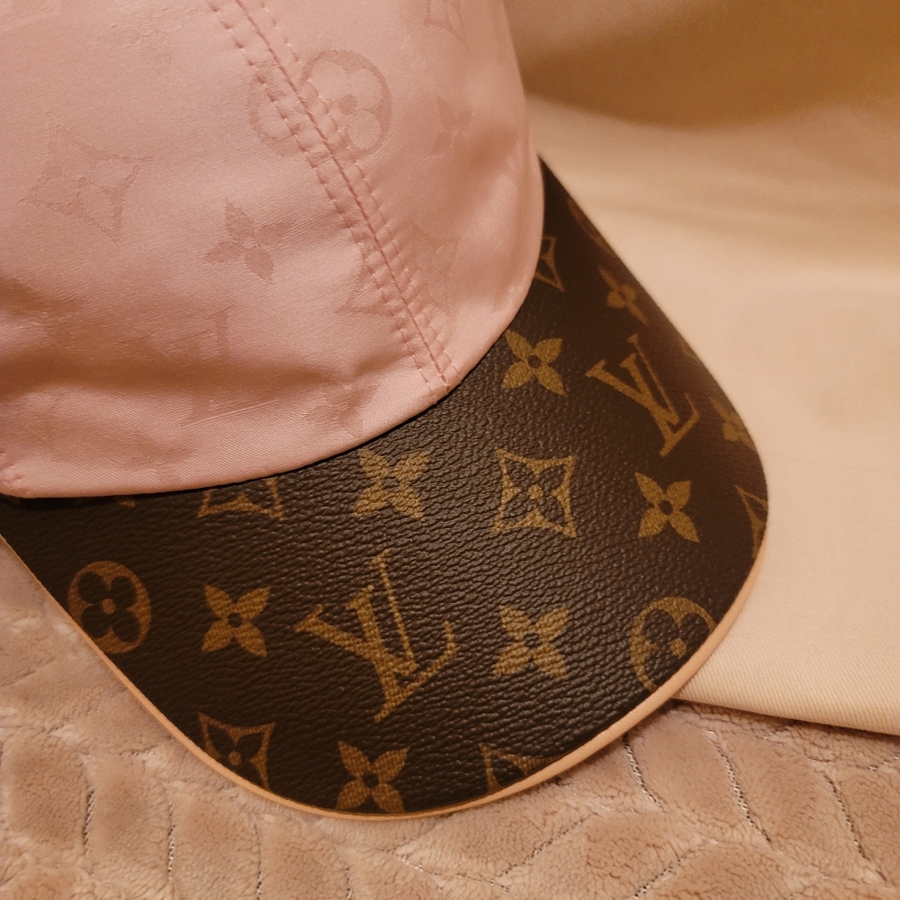 Louis Vuitton Wild at Heart Cap Pink Medium Size - Picture 14 of 16